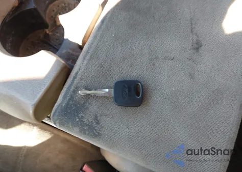 2002 Ford F-150 Xl/Xlt z USA, uszkodzony, nr VIN 1FTRX17282NA06182